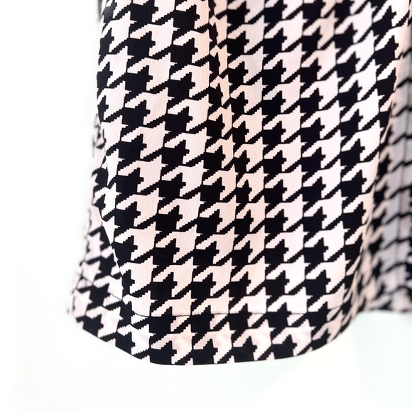 Houndstooth Mini Dress ✨ Lightweight + Lined Sleeveless High Neck Racer (XS) - Picture 3 of 6